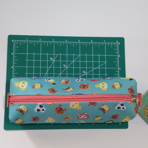 Nintendo Animal Crossing: New Horizons Villager Faces Pencil Case NWT - Picture 2 of 5